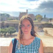 Profesora de secundaria imparte clases de castellano, catalán e inglés a alumnos de primaria, ESO y bachillerato